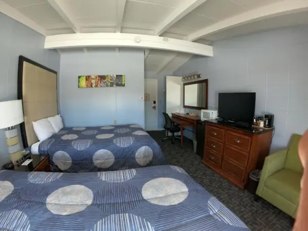 Copper Lantern Motor Lodge 6